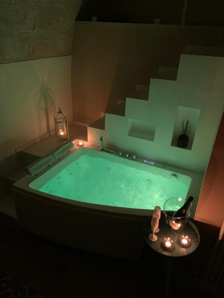 Maison Chene Con Vasca Idromassaggio บิสเชลเย ภายนอก รูปภาพ